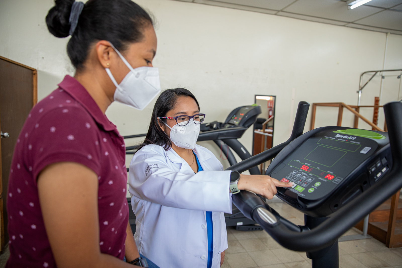 hospital-de-san-bartolo-recibe-dotacion-de-nuevos-aparatos-para-el-area-de-fisioterapia